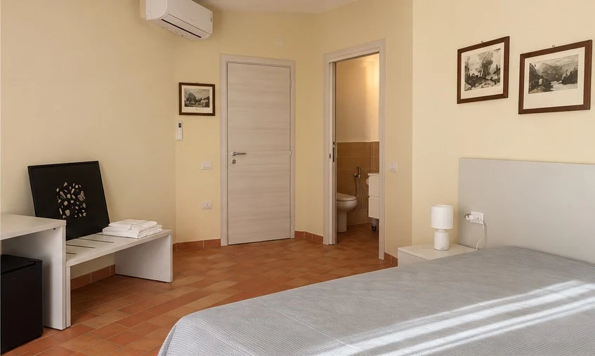 Camera Bellavista 24 con aria condizionata e accesso al bagno privato, Bellavista Rooms Villasimius