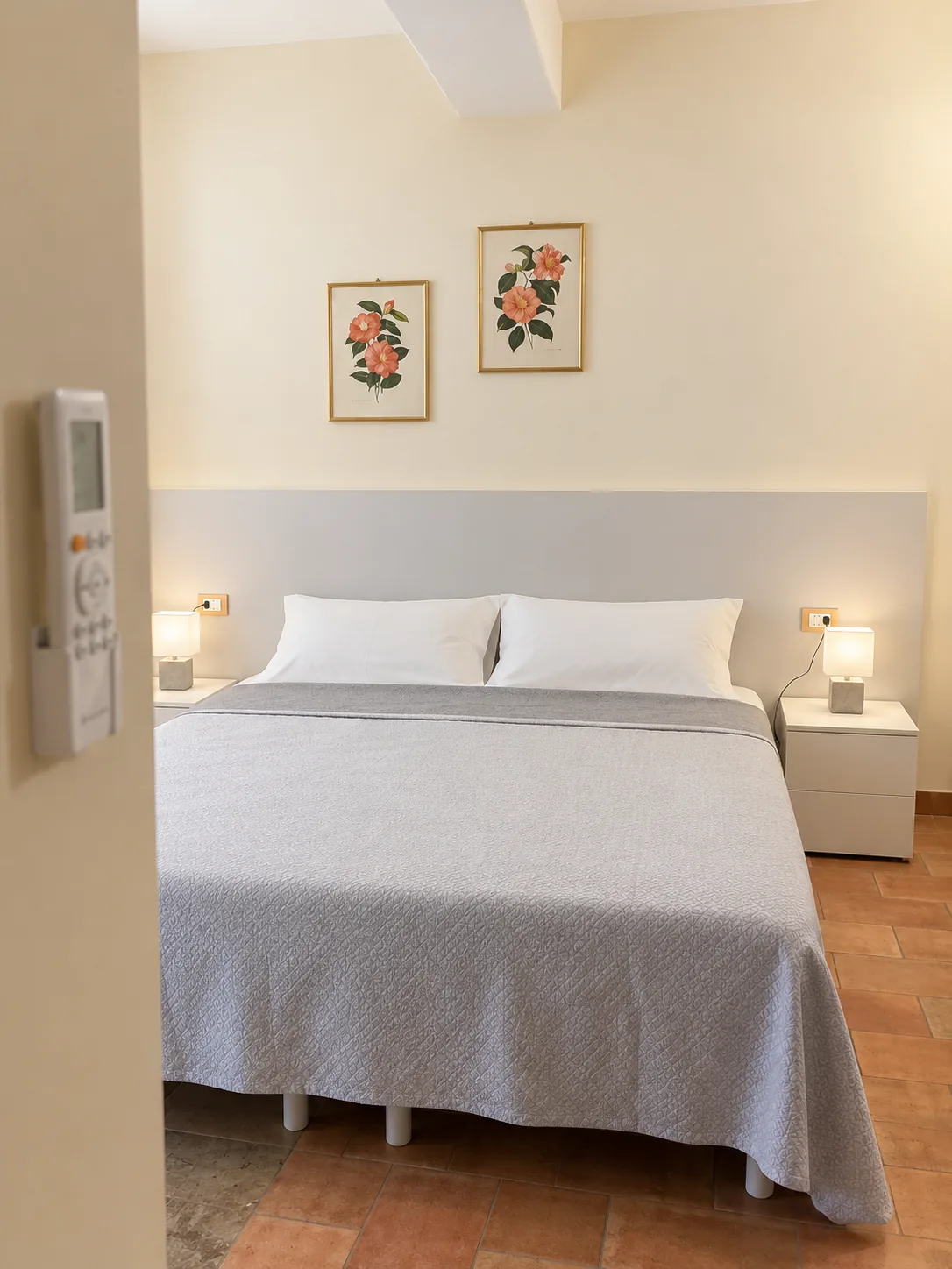 Letto matrimoniale della camera Bellavista 26, Bellavista Rooms Villasimius
