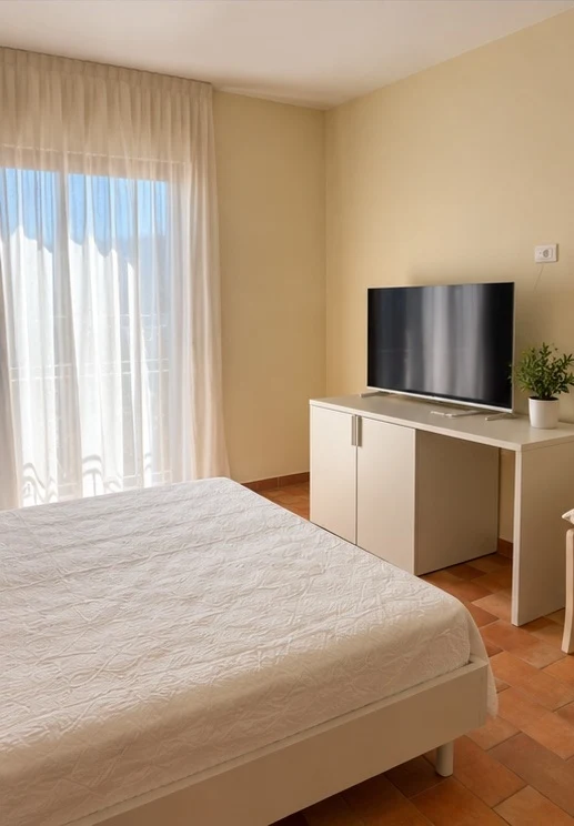 Camera Bellavista 27 con letto matrimoniale, TV e portafinestra, Bellavista Rooms Villasimius