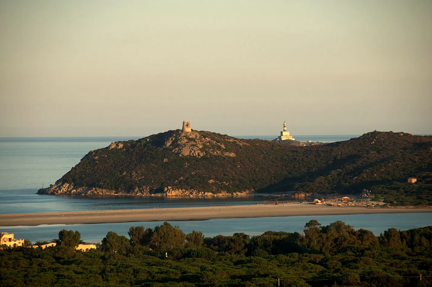 Capo Carbonara con la torre e lo stagno di Notteri, Villasimius